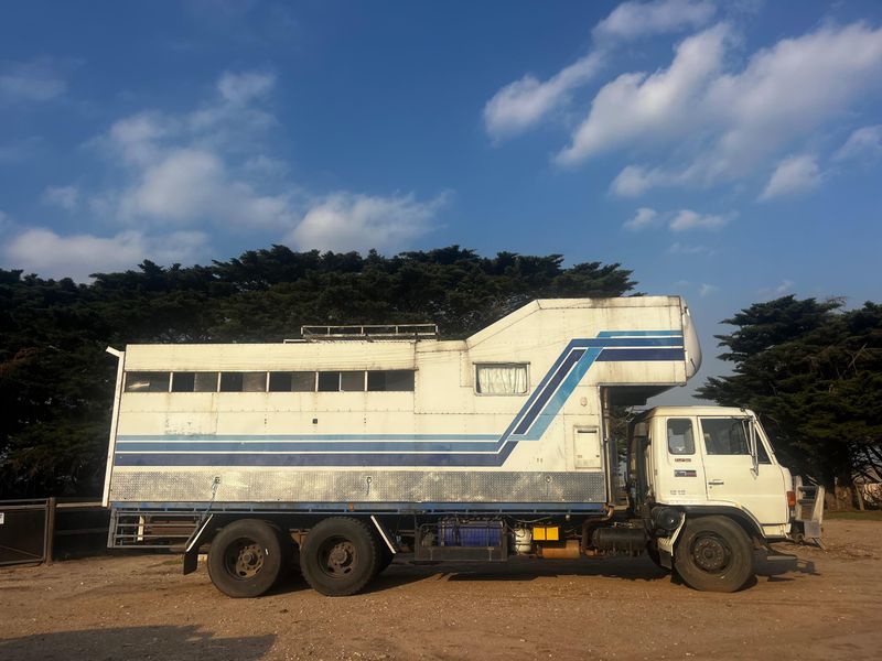 Hino 6 horse truck with living VIC