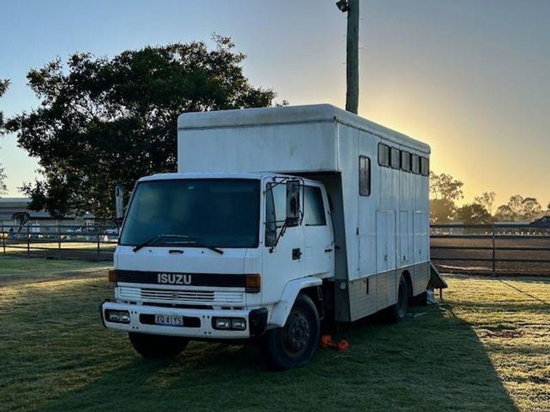 5 Horse Isuzu Truck