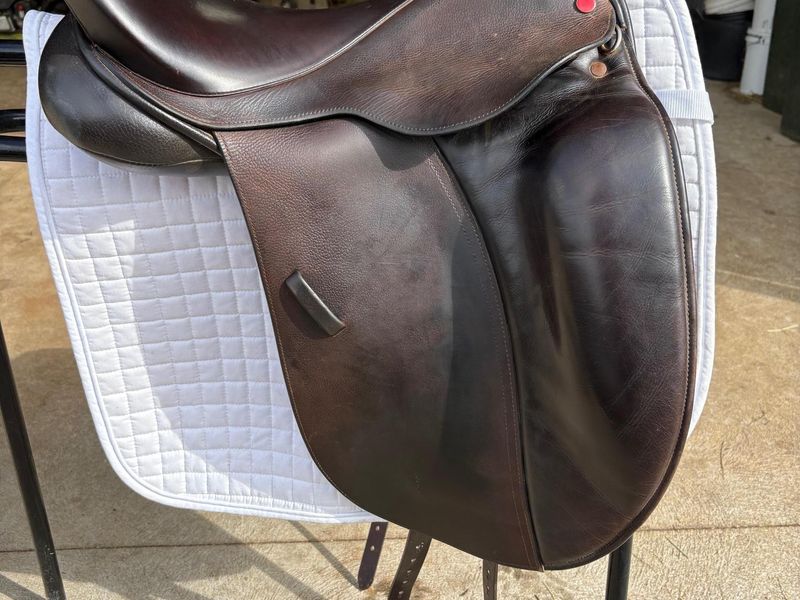 Mal Byrne Dressage Saddle Brown 17.5 Inch