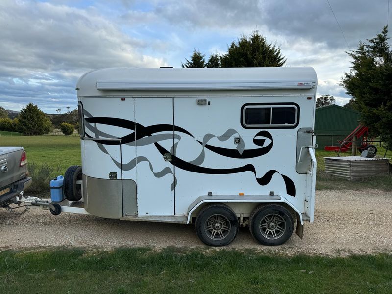 2012 Brumby Deluxe Extended 2HSL Float