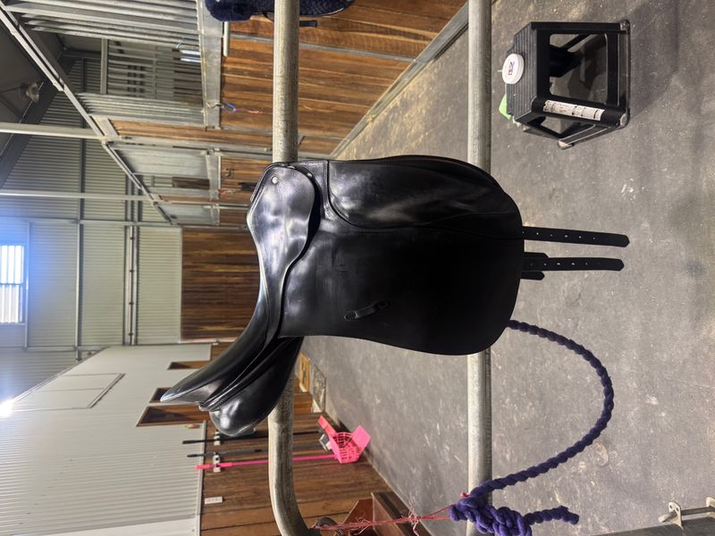 Passier Grand Gilbert 17” Dressage Saddle