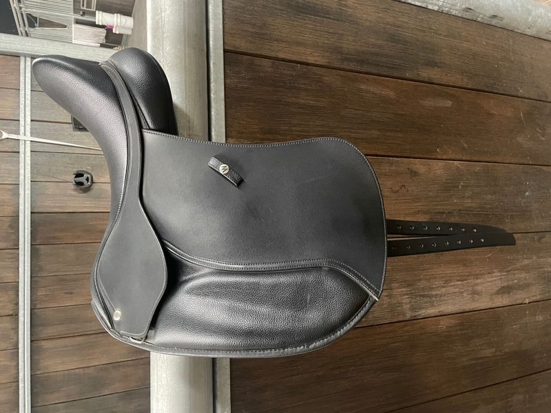 16inch Wintec Pony Dressage Saddle (includes stirr