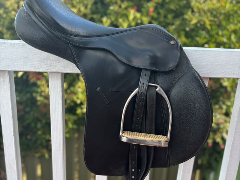 Bates Caprilli jump saddle