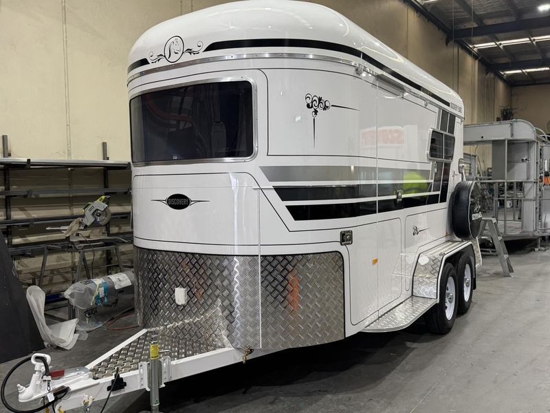 Discovery Floats ULTIMA WEEKENDER 13’6”