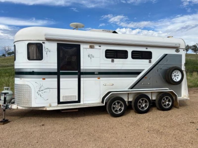 Australian Made 2HAL luxury Tri Axle CoachMan Floa