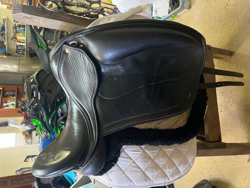 Black Country Adelinda dressage saddle