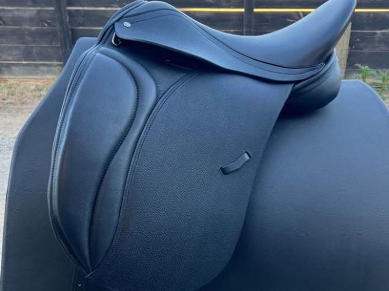Loxely Dressage Saddle 17inch