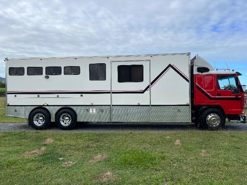 For Sale Volvo 4 Horse Truck with Slide Out