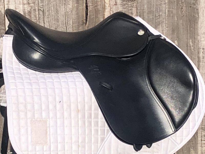17” Fairfax Classic Jump Saddle