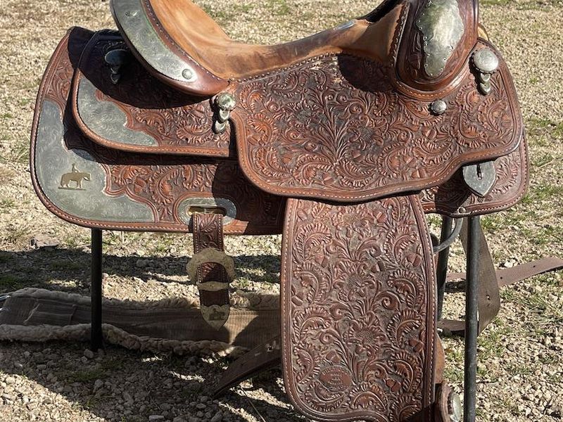 Show western pleasure saddle
