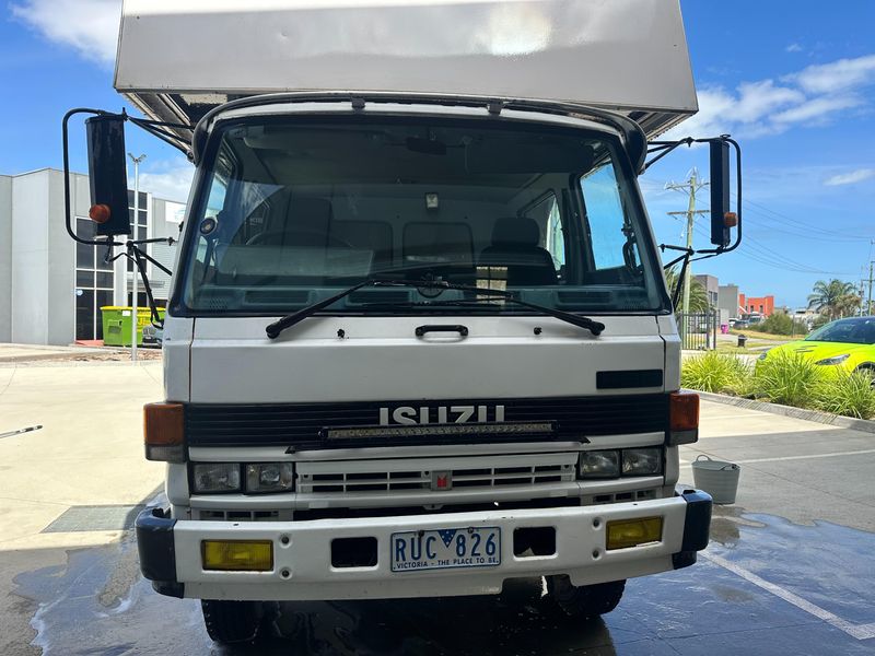 Izuzu Dual Cab, 3 Horse Truck