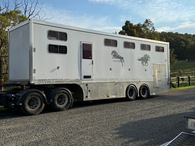 8 Horse trailer and Volvo Prime mover