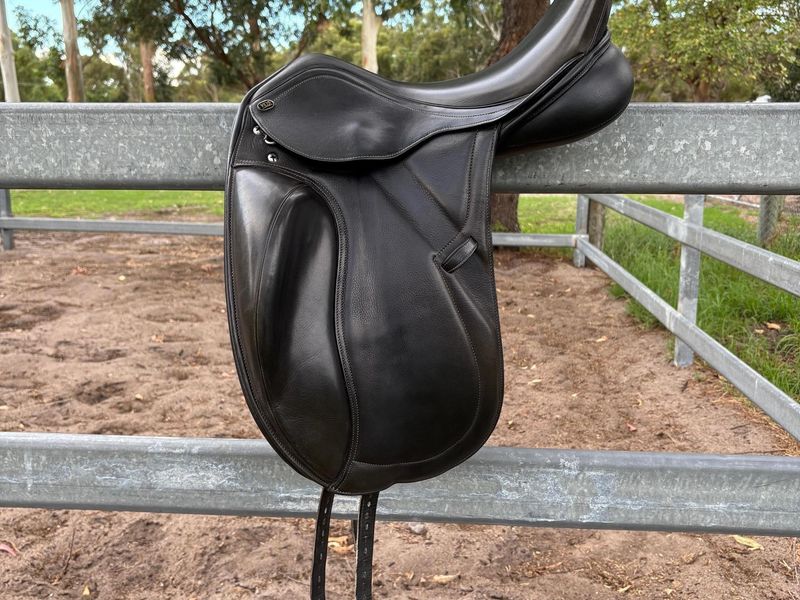 PDS Escapado Monoflap Dressage Saddle Black 17.5''