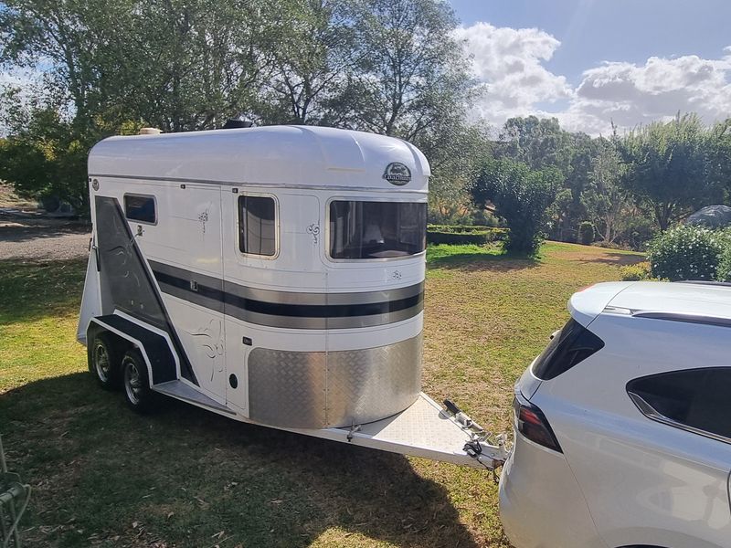 Coachmen "The Equestrian" 2HSL Float