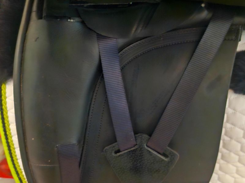 Dressage saddle